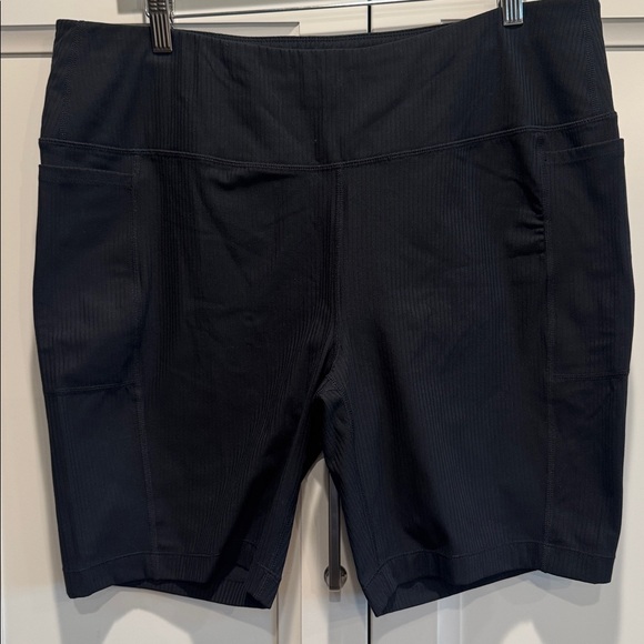 Mondetta Ribbed Bike Shorts - Picture 2 of 5